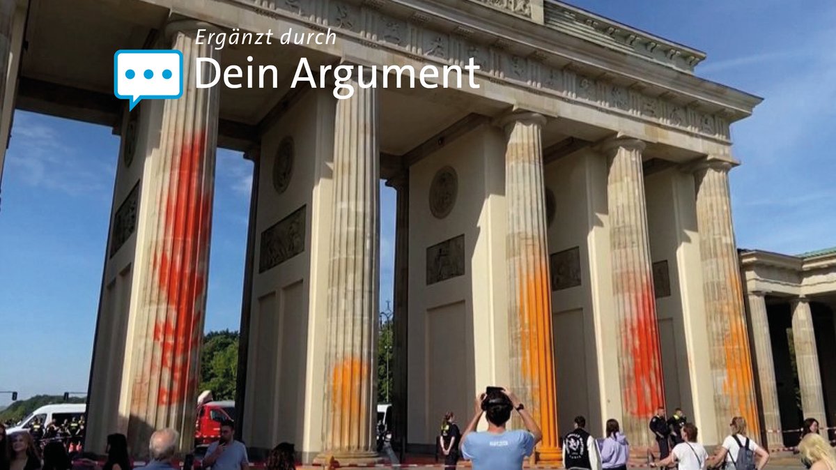 Klimaaktivisten der "Letzten Generation" haben das Brandenburger Tor in Berlin mit oranger Farbe angesprüht.