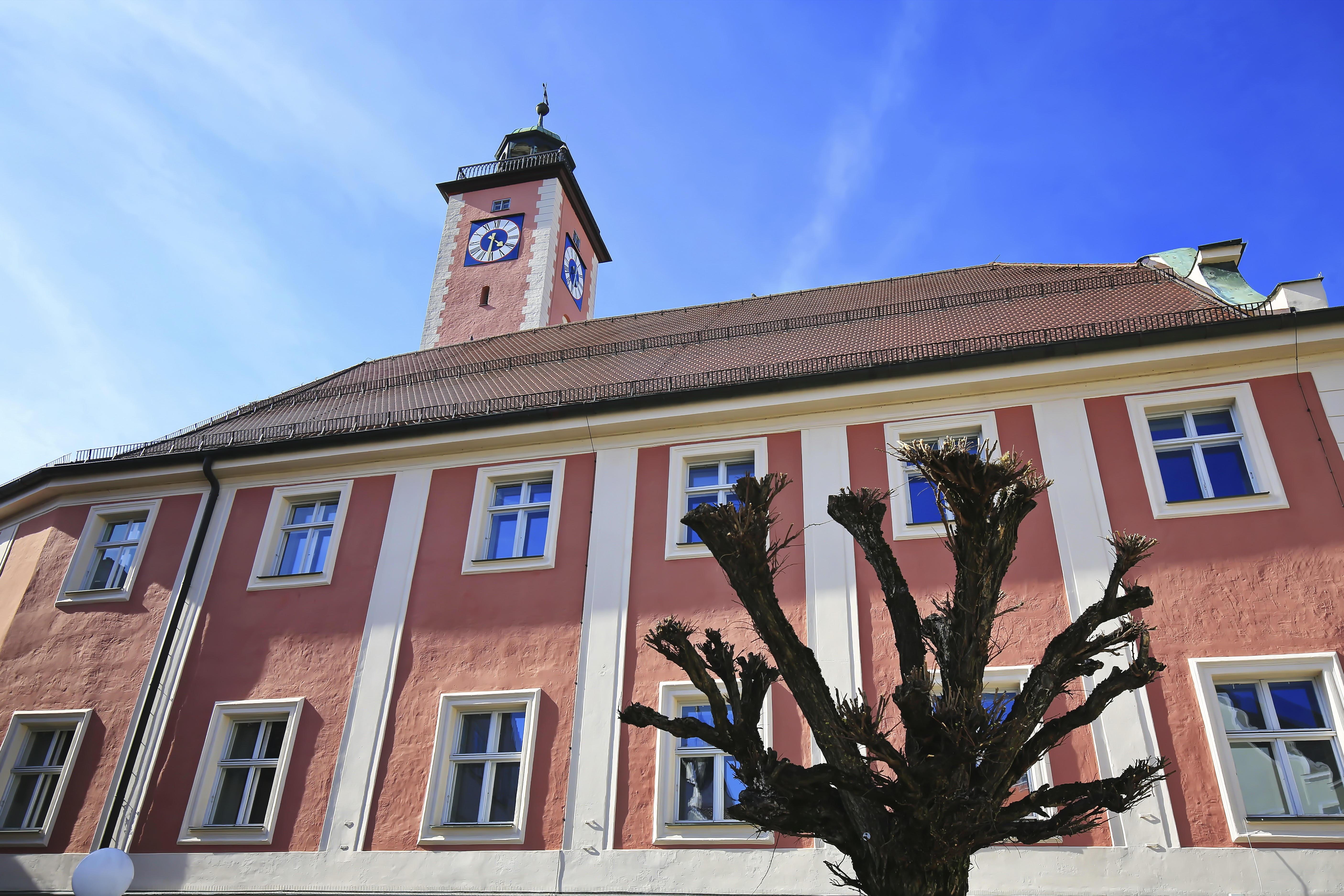 (Symbolbild) Blick auf das Rathaus in Eichstätt. | Bild:picture alliance / imageBROKER | fotoping