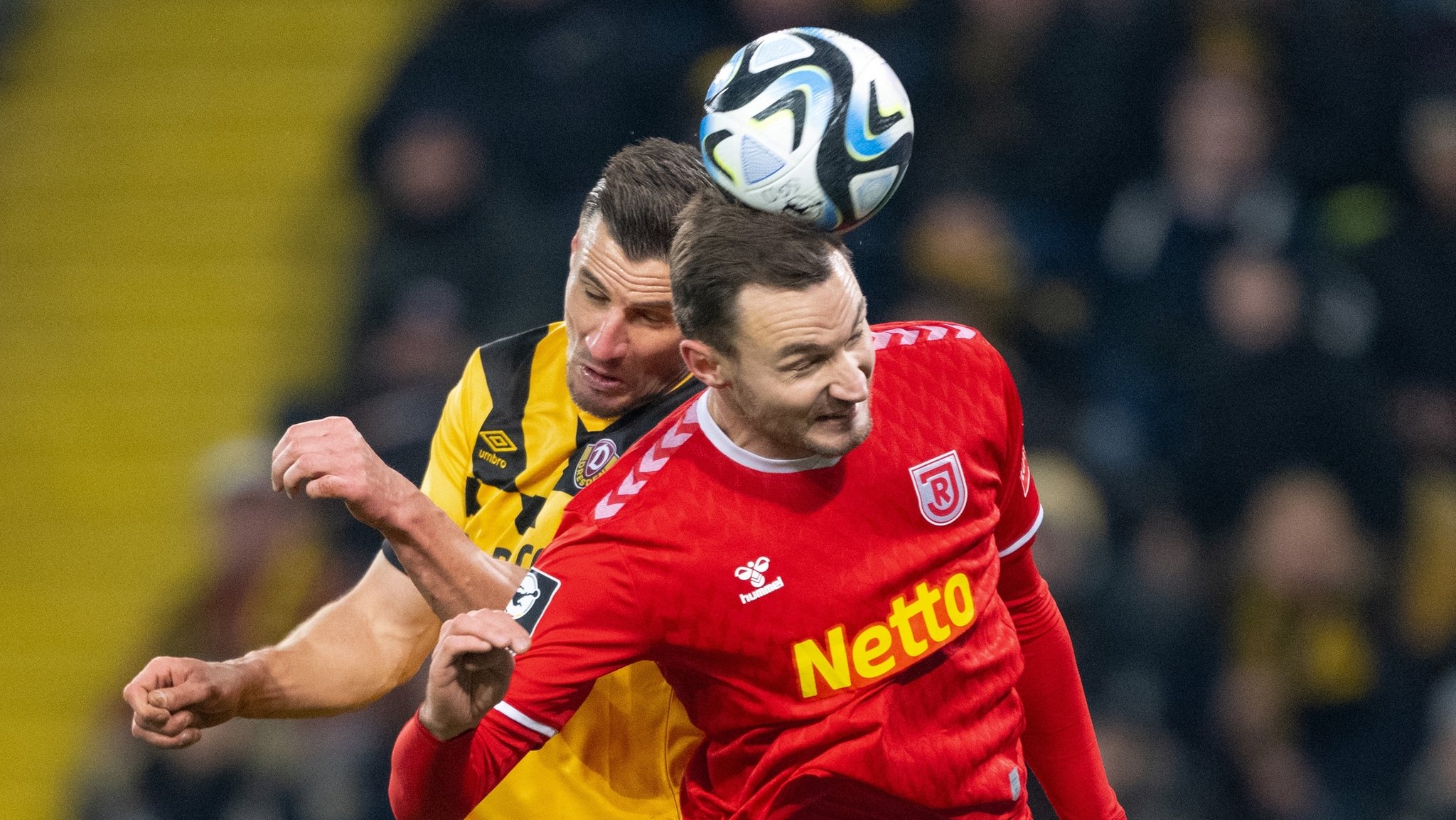 Spielszene Dynamo Dresden - SSV Jahn Regensburg