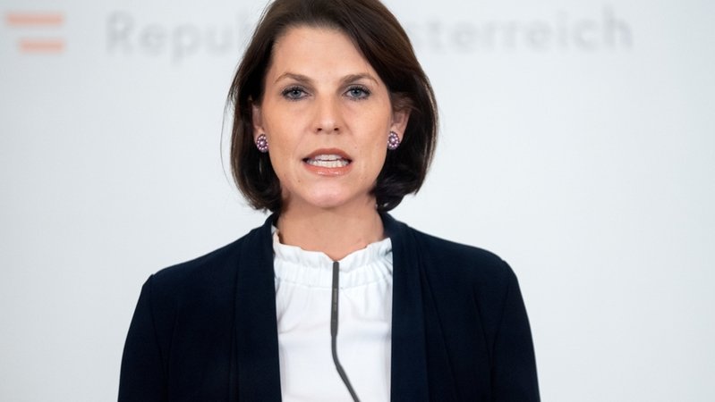 Karoline Edtstadler (ÖVP), Bundesministerin für EU und Verfassung in Österreich