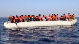 Flüchtlingsboot im Mittelmeer | Bild:BR