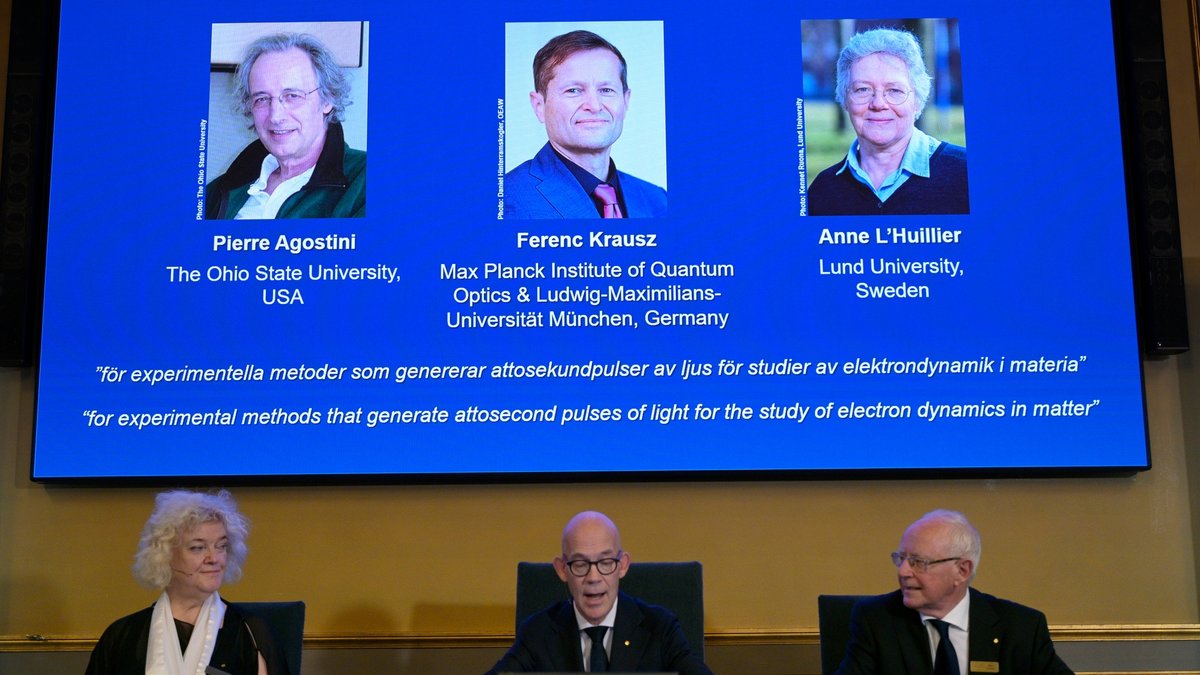 Physik-Nobelpreis geht an drei Teilchenforscher.