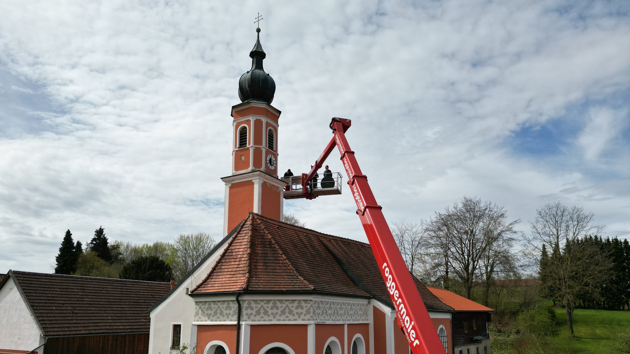 Ein Ziffernblatt ist bereits montiert