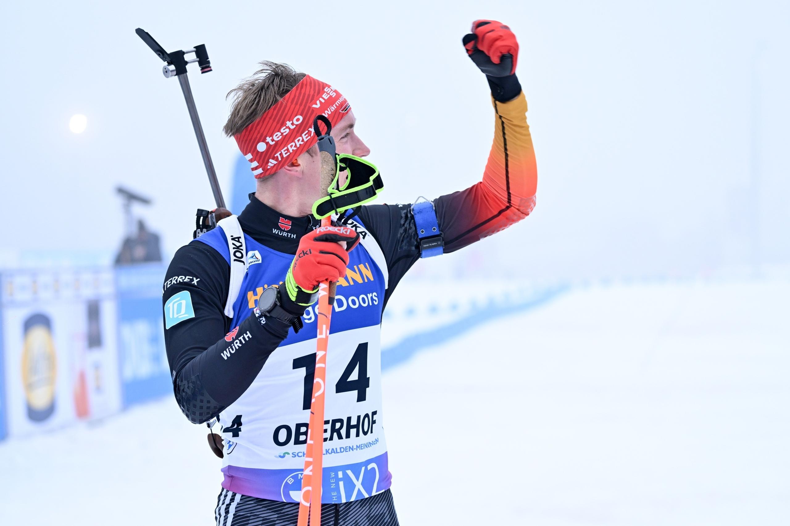 Benedikt Doll jubelt in Oberhof