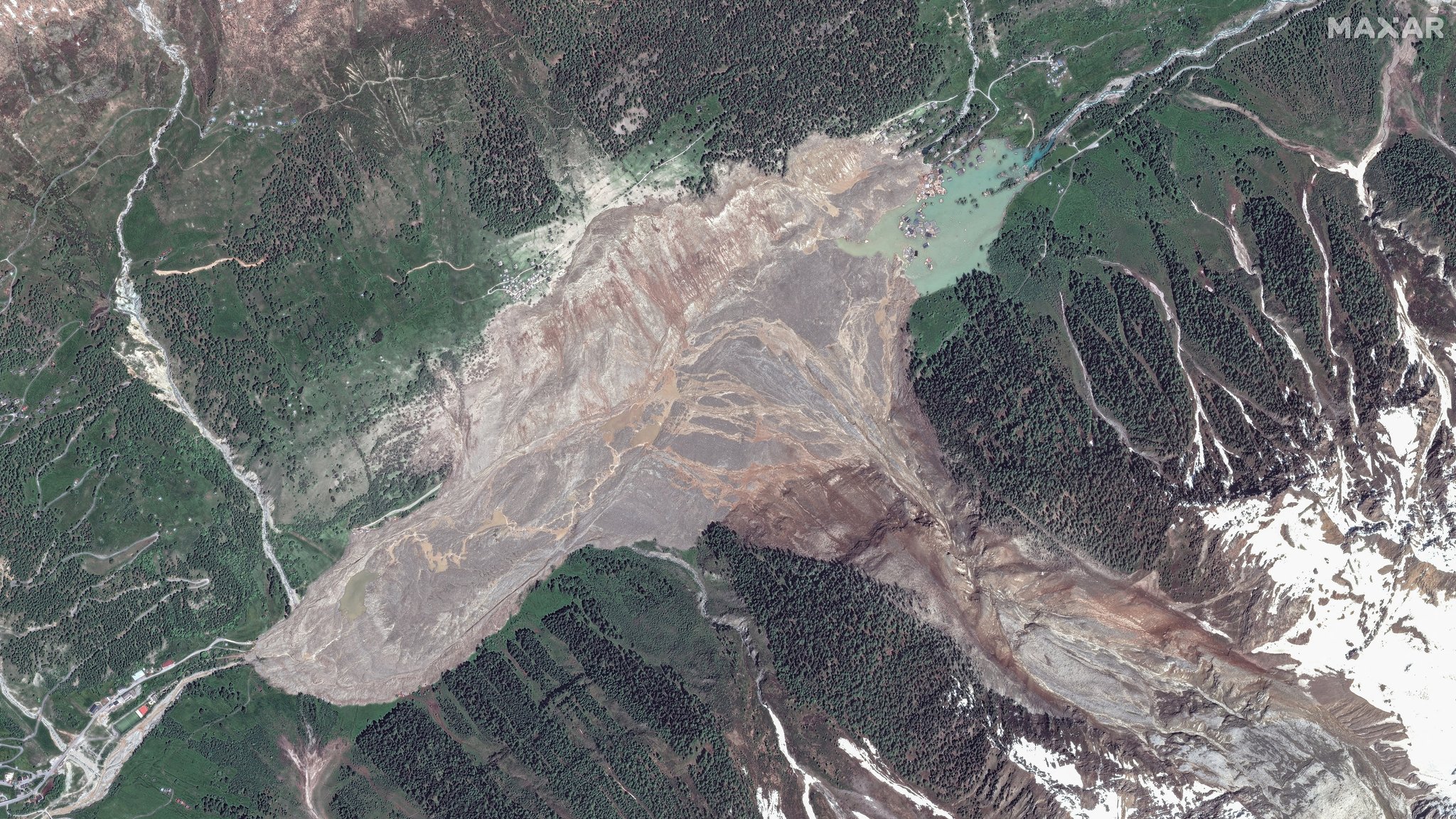 Satellitenaufnahme des Tals mit dem Gletscherabbruch im Wallis