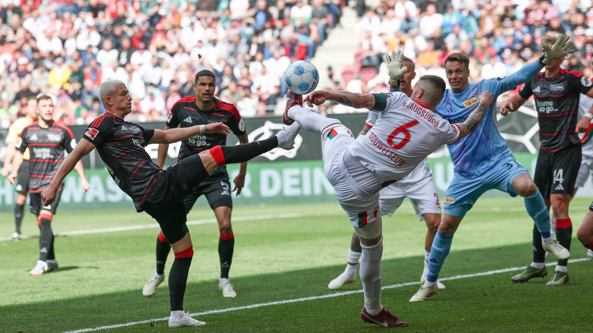 Spielszene FC Augsburg - 1. FC Union Berlin | Bild: picture-alliance/dpa Spielszene FC Augsburg - 1. FC Union Berlin