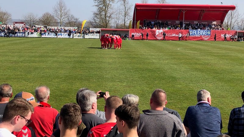 Der TSV Aubstadt unmittelbar vor dem Anstoß des Halbfinales im Landespokal gegen den TSV 1860. Jetzt steht das Finale an.