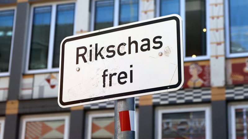 Hinweisschild: "Rikschas frei" am Marienplatz