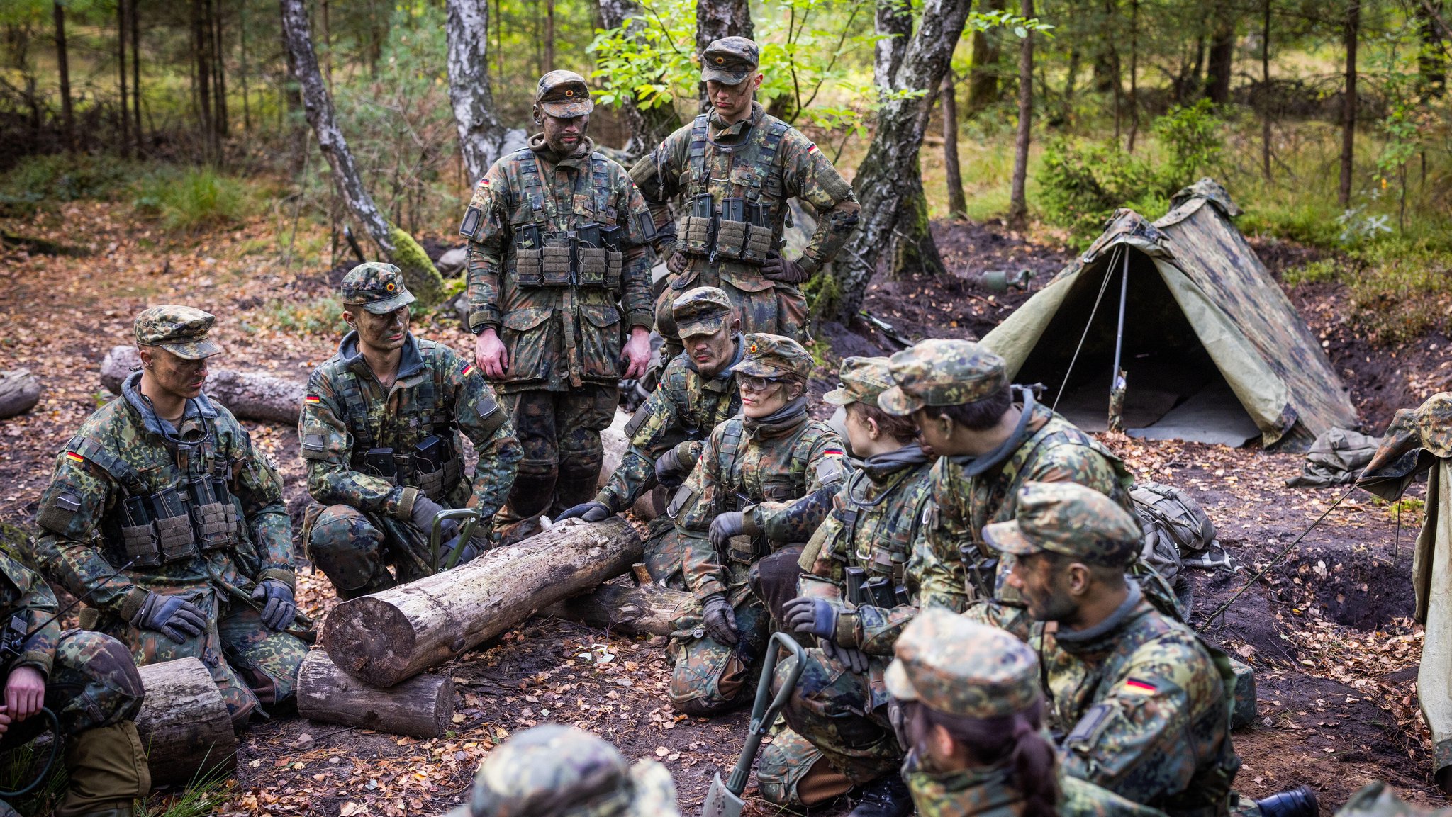 (Archivbild) Soldaten während der Basisausbildung. 