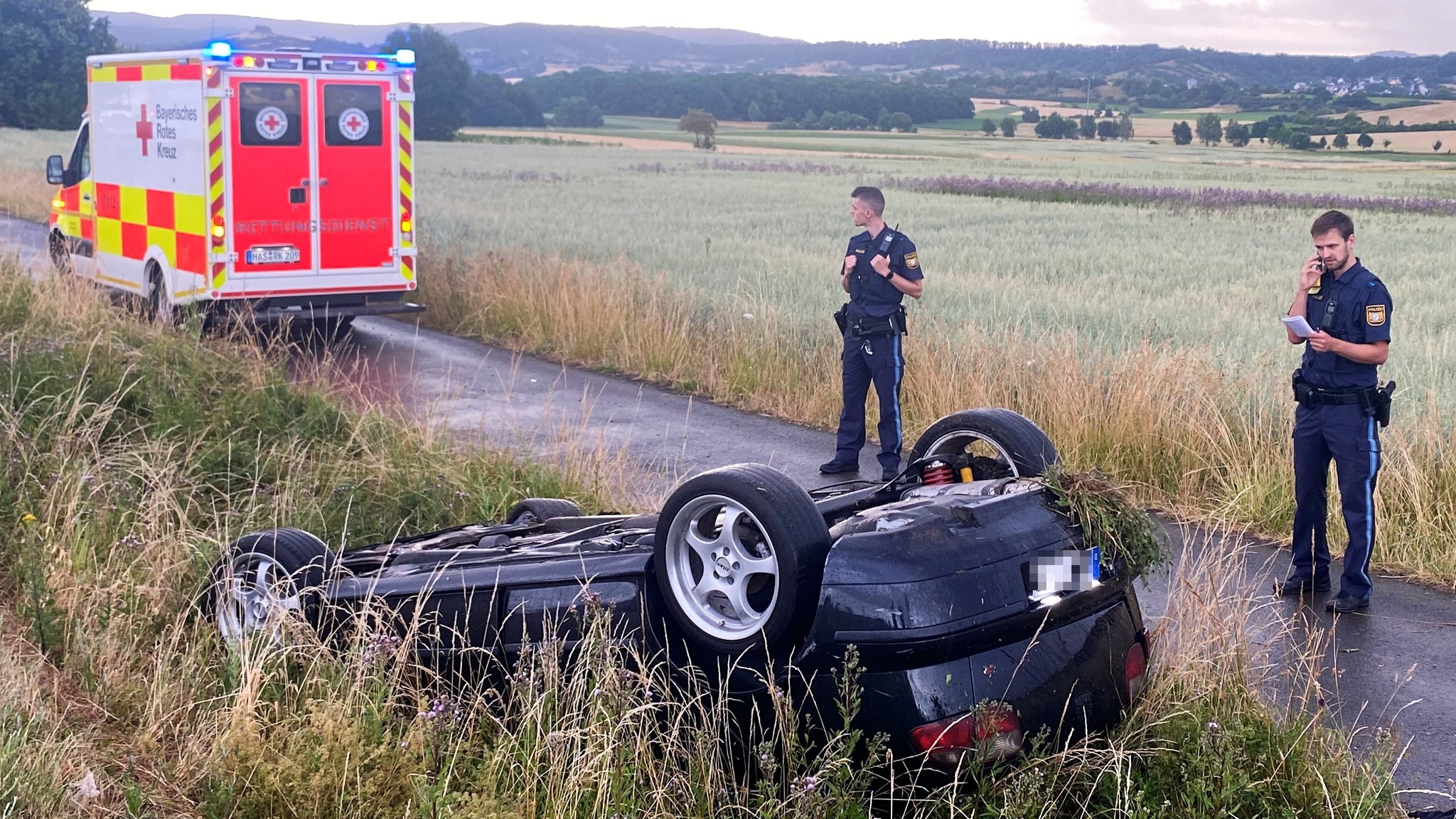 Haßfurt: 21-Jähriger nach Überschlag mit Auto schwer verletzt