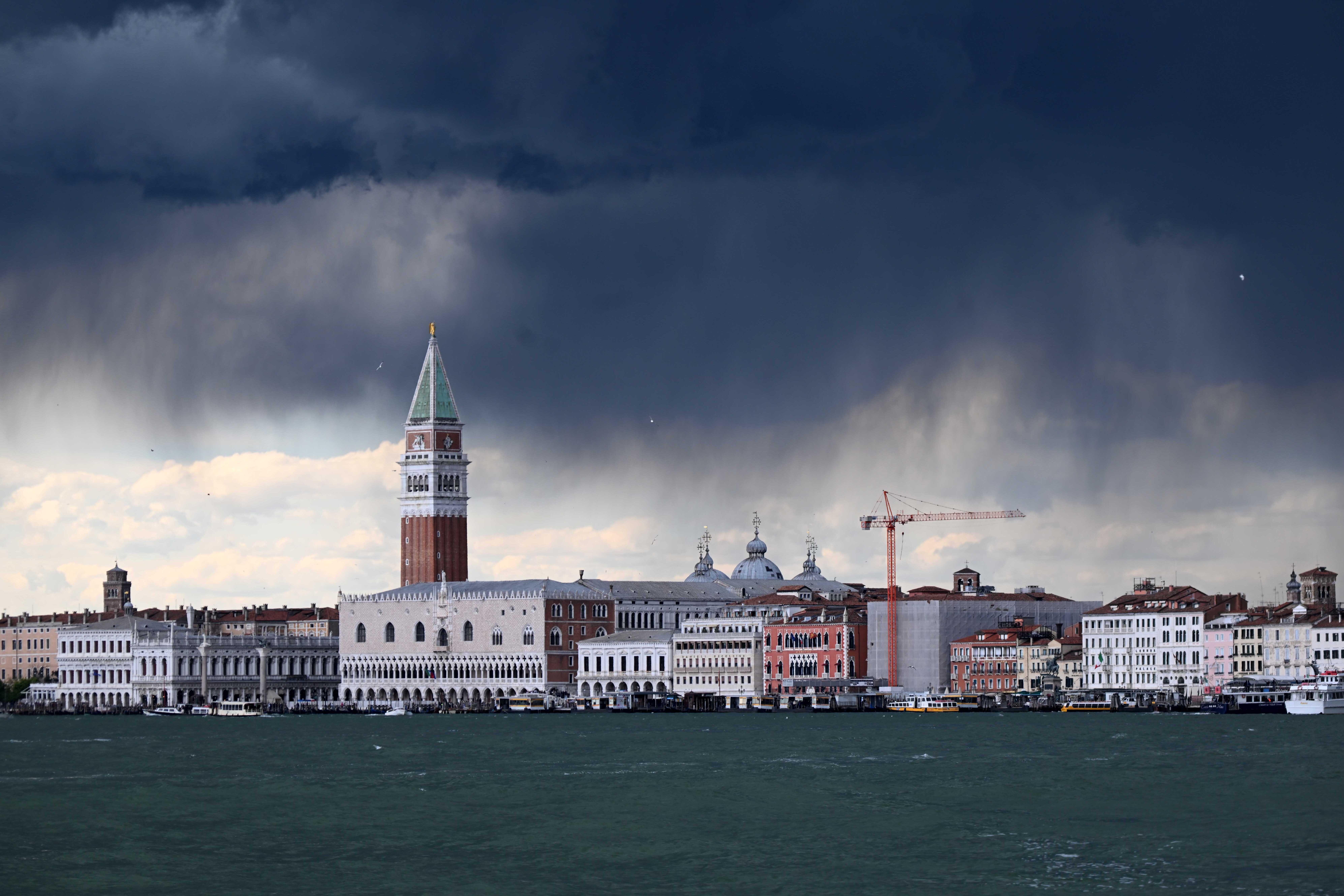 Schlechtwetter in Venedig: Die diesjährige Kunstbiennale droht von Skandalen überschattet zu werden