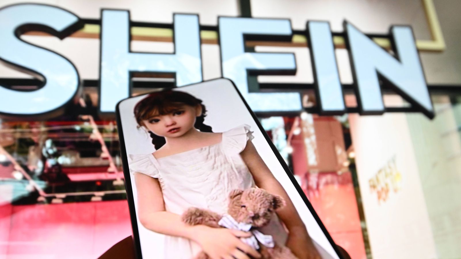 Sexpuppen-Skandal: Frankreich will Onlinehndler Shein sperren | BR24 Sexpuppen-Skandal: Frankreich will Onlinehndler Shein sperren | BR24