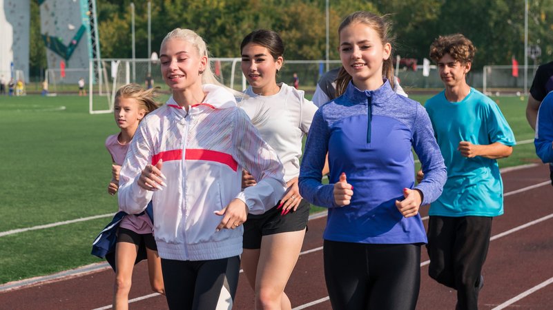 Jugendliche beim Trainieren | Bild: picture-alliance/dpa Jugendliche beim Trainieren