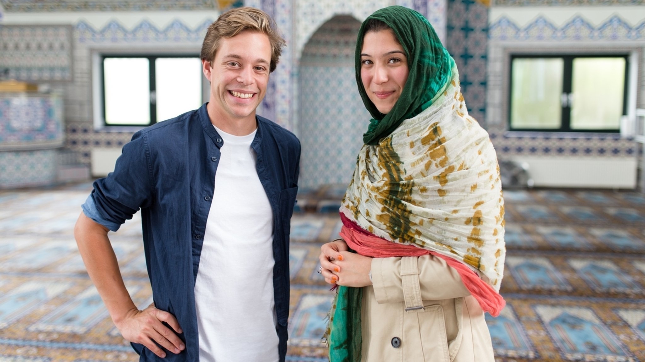 Der Islam-Check / Checker Tobi mit Merve Usta in einer Moschee in Wülfrath.