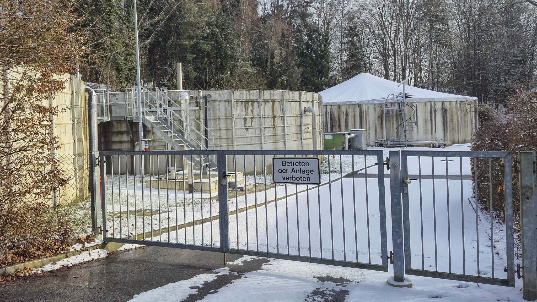 Kläranlage Mitterfels: Mitarbeiter treibt tot im Becken