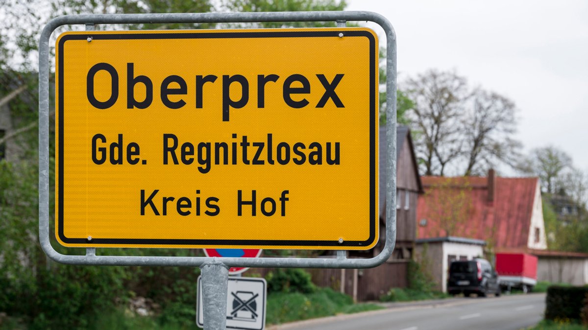Das Ortseingangsschild von Oberprex. 