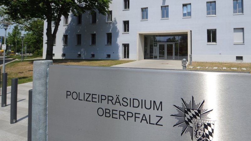 Das Polizeipräsidium Oberpfalz in Regensburg | Bild: picture alliance / Armin Weigel | Armin Weigel Das Polizeipräsidium Oberpfalz in Regensburg