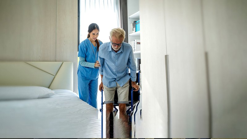 Barmer‑Pflegereport 2025 - Mehr Pflegefälle in Bayern | Bild: Bayerischer Rundfunk 2026 Barmer‑Pflegereport 2025 - Mehr Pflegefälle in Bayern