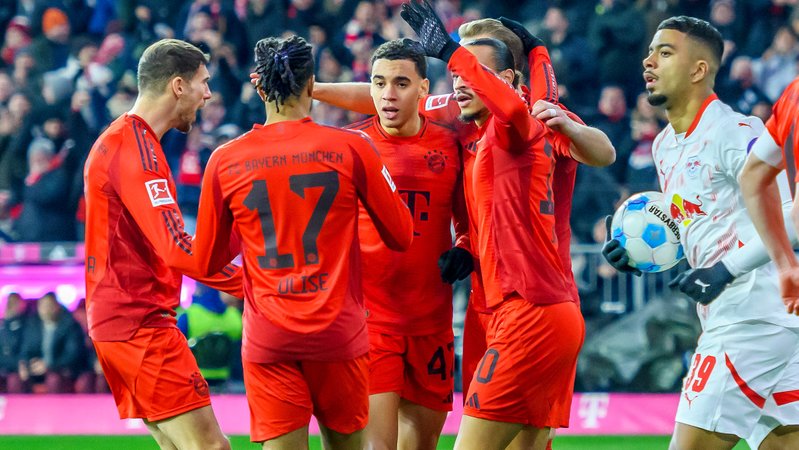 Jubel nach dem Tor zum 1:0 durch Jamal Musiala | Bild: picture alliance / nordphoto GmbH Jubel nach dem Tor zum 1:0 durch Jamal Musiala