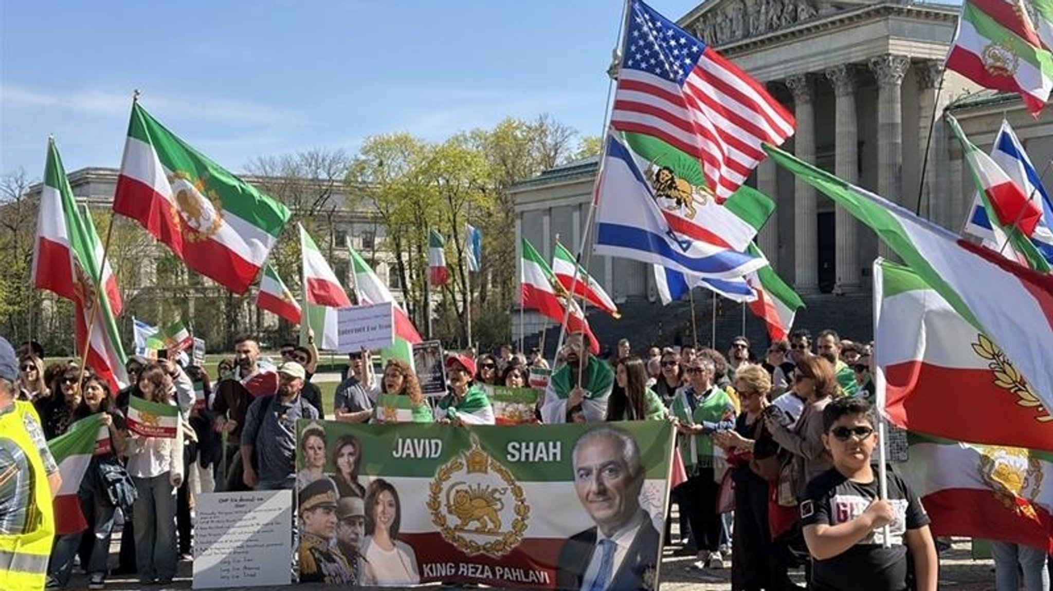 Kundgebung auf dem Königsplatz für Frieden im Iran