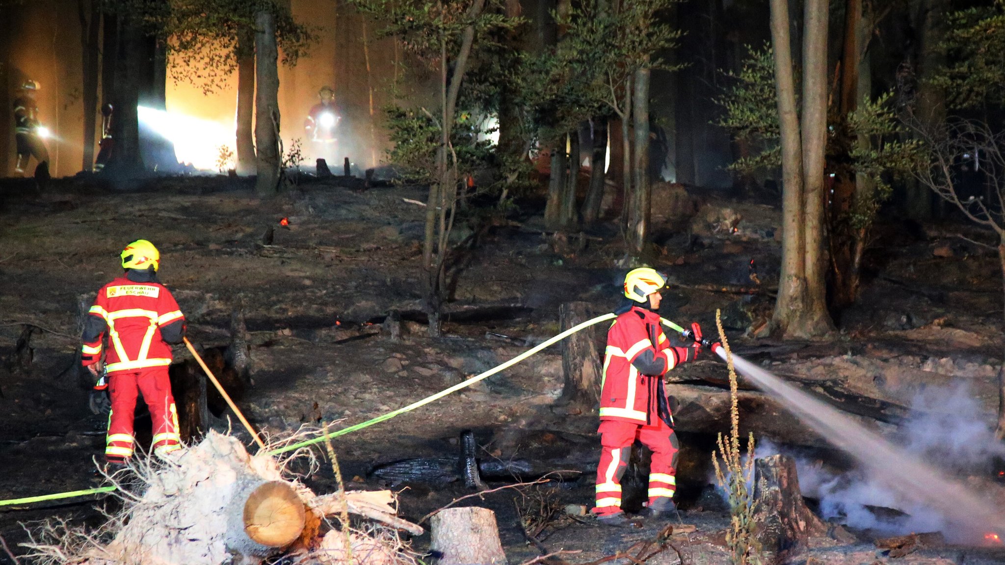 Auch diese Woche brennt es in Bayerns Wäldern. Um Feuer besser bekämpfen zu können, lohnt laut Experten ein Blick nach Frankreich oder Italien. Zum Beispiel beim Löschwasser: Denn mancherorts trocknen natürliche Quelle aus.