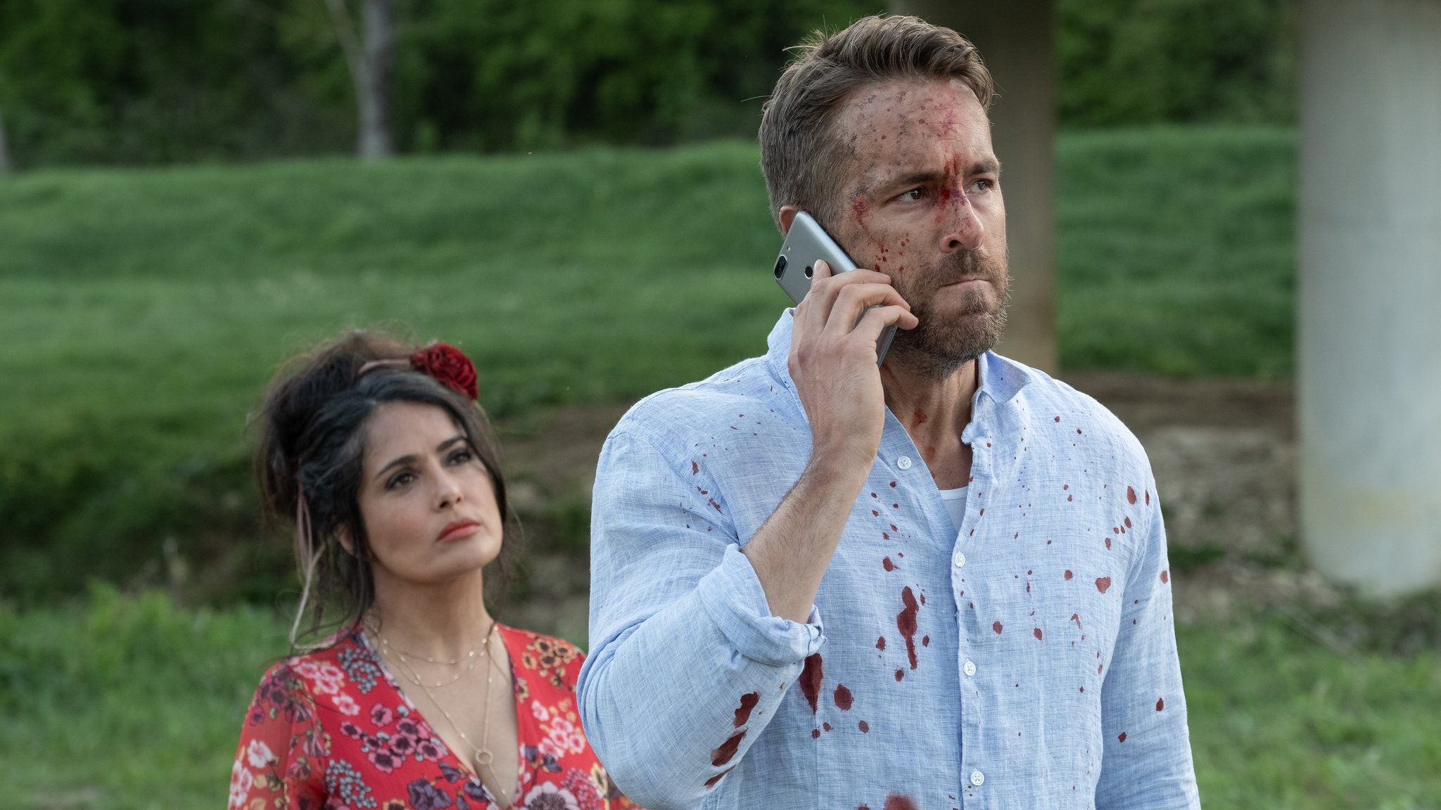 Eigentlich wollte er ein "Sabbatical" machen, doch die Arbeit holt ihn doch wieder ein: Ryan Reynolds mit Selma Hayek in "Killer's Bodyguard 2".