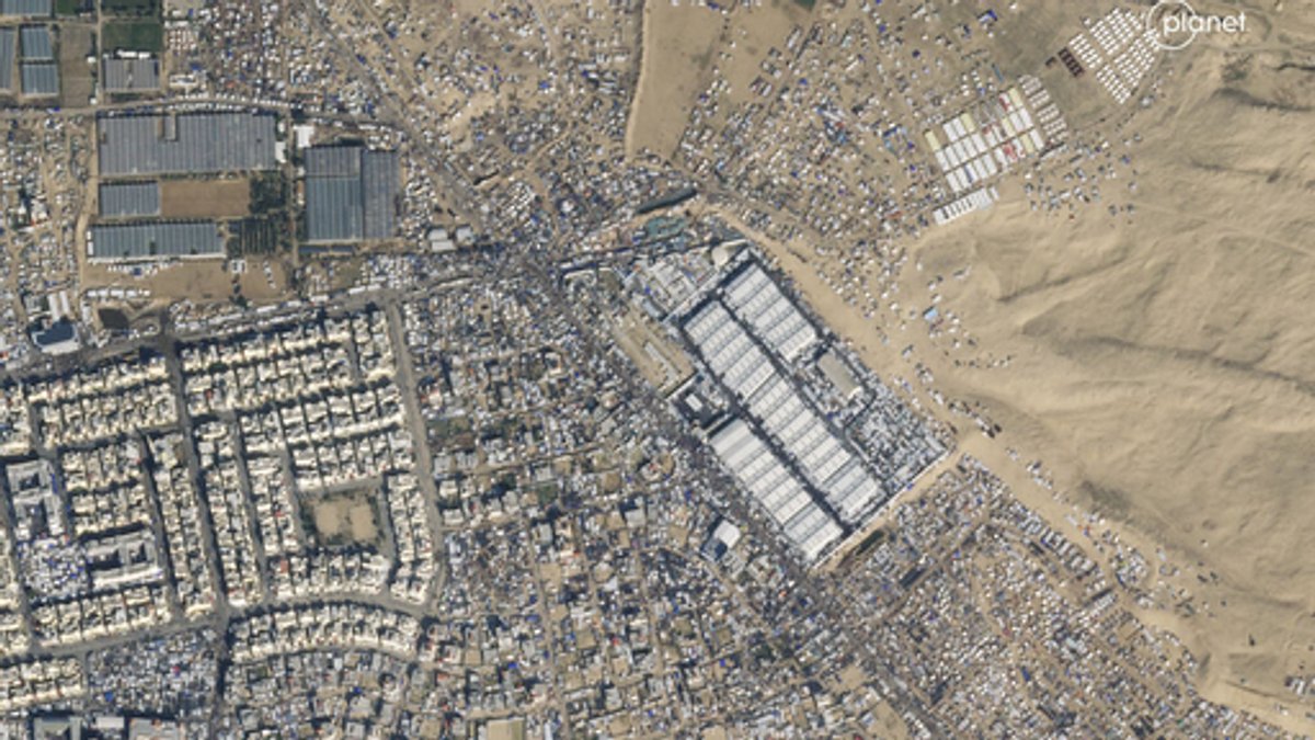 Satellitenaufnahme der Zeltlager palästinensischer Binnenvertriebenen in Rafah, an der Grenze zu Ägypten.