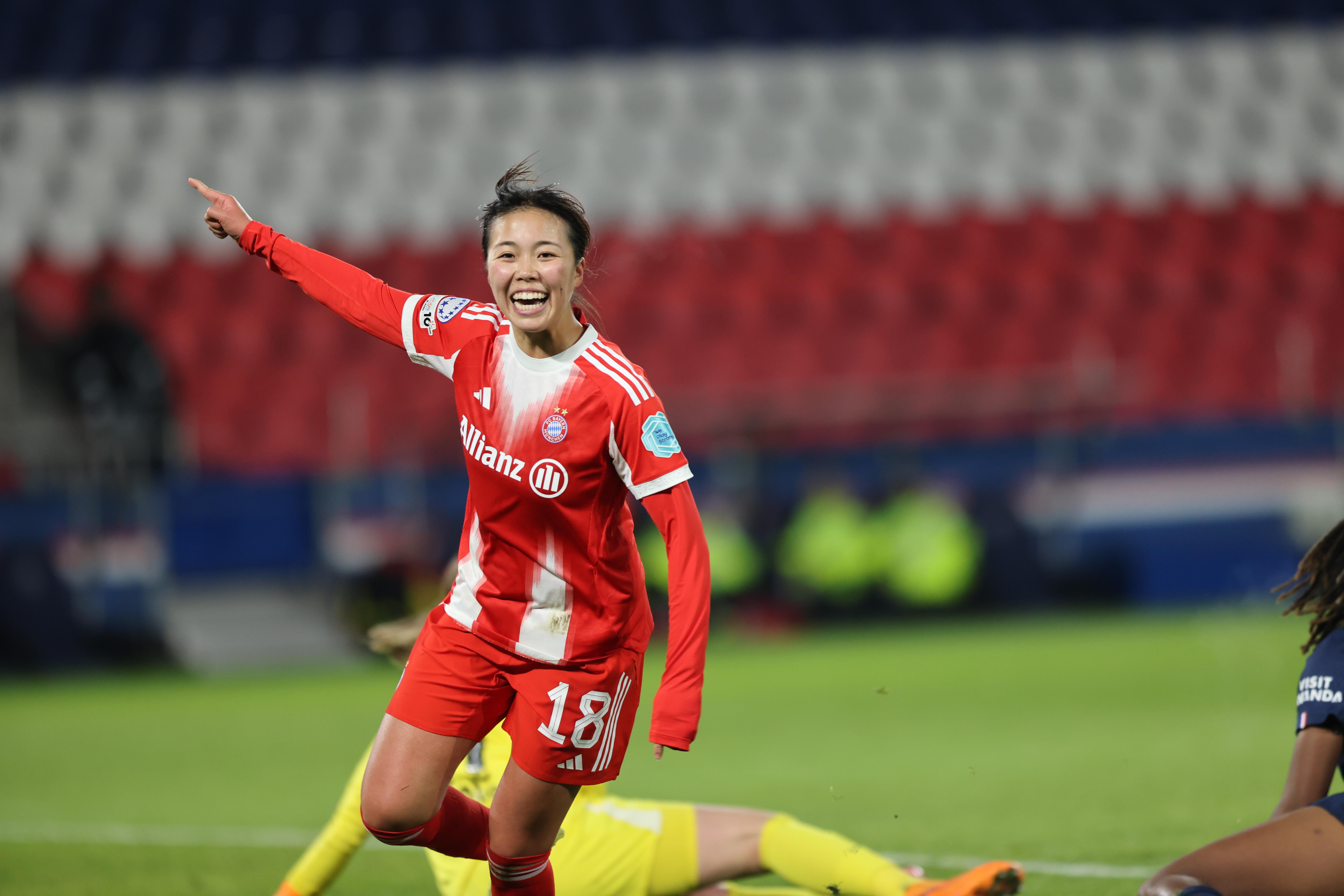 Momoko Tanikawa jubelt über das 2:1 für die Münchnerinnen