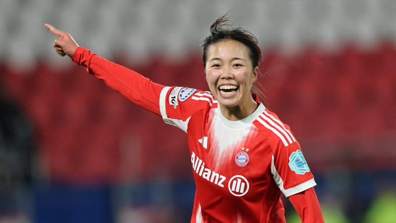 Momoko Tanikawa jubelt über das 2:1 für die Münchnerinnen | Bild: picture alliance / HMB Media | Hendrik Hamelau Momoko Tanikawa jubelt über das 2:1 für die Münchnerinnen