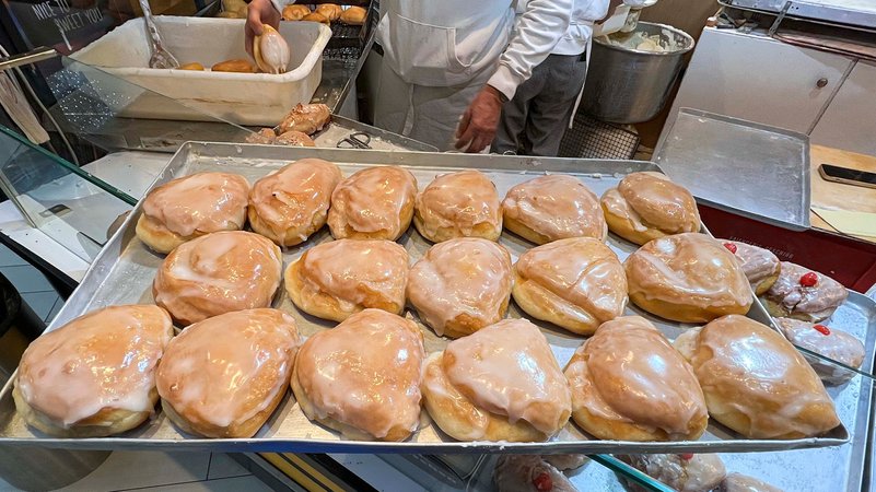 Wenige wollen noch Bäcker werden. (Symbolbild) | Bild: picture alliance / ABBfoto | - Wenige wollen noch Bäcker werden. (Symbolbild)