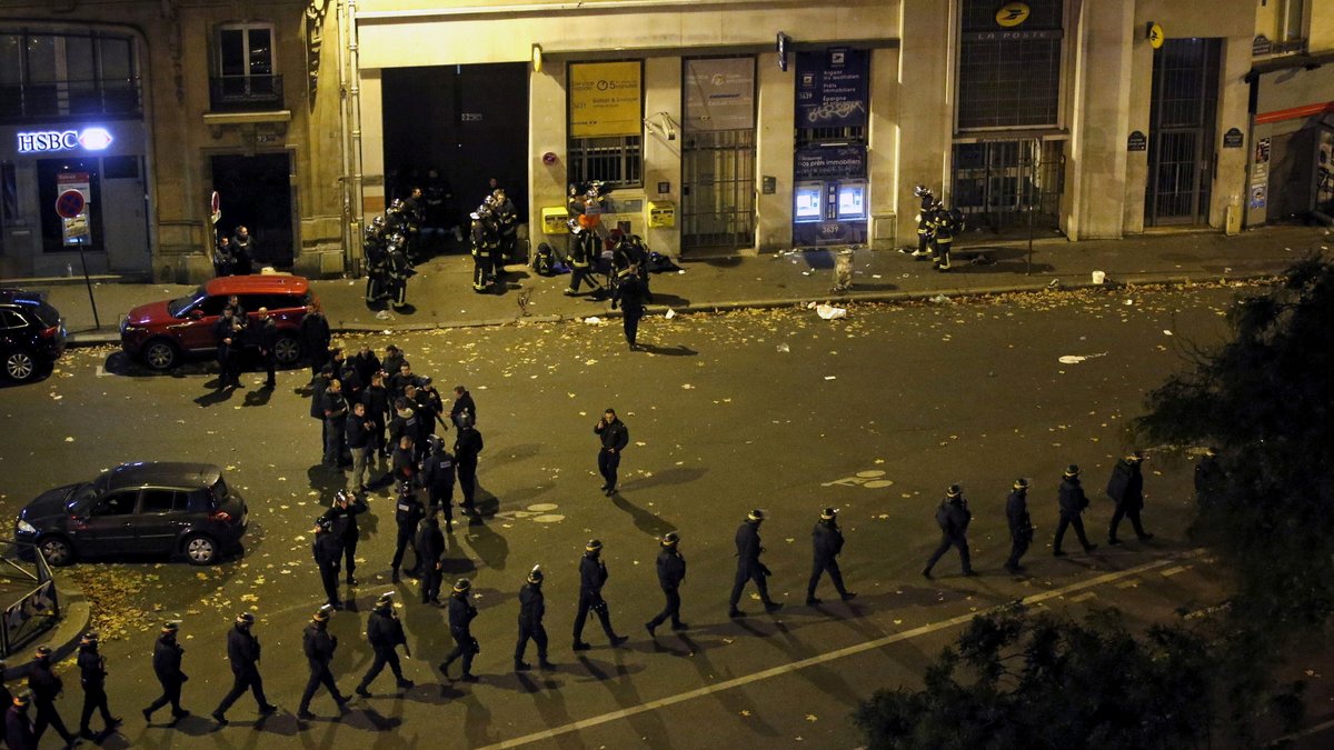 Archivbild, 13. November 2015 : Polizisten in der Nähe des Bataclan in Paris