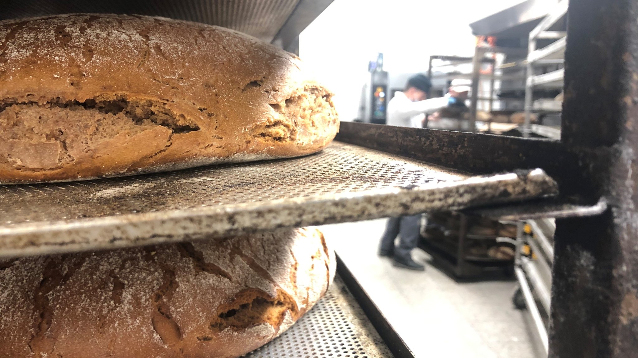 In der Bäckerei wird jetzt am Tag gearbeitet.