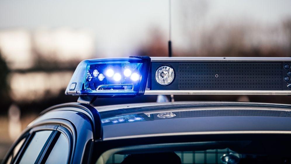 Symbolbild: Polizeiauto mit Blaulicht