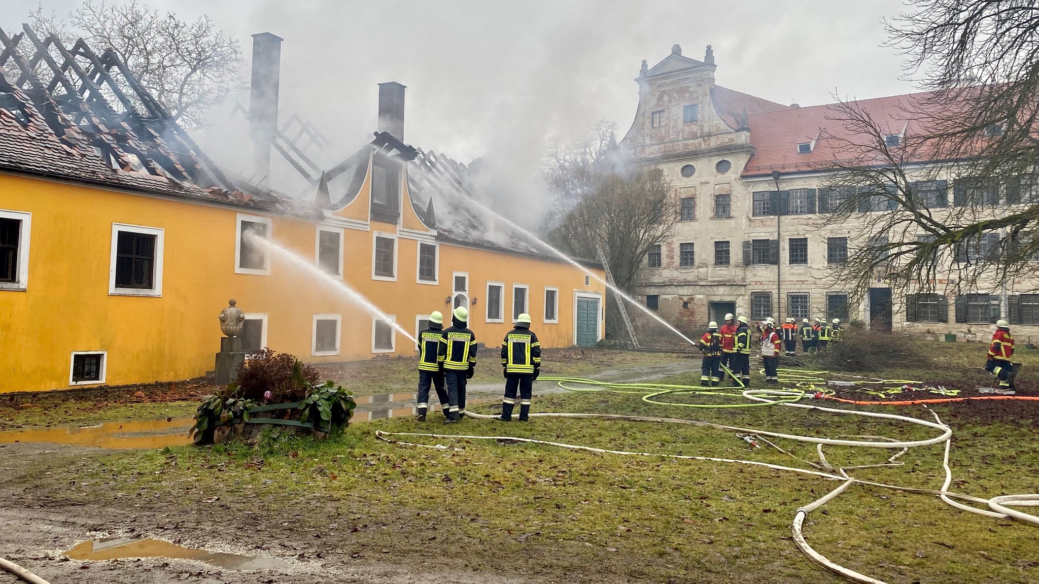 Löscharbeiten in Postau