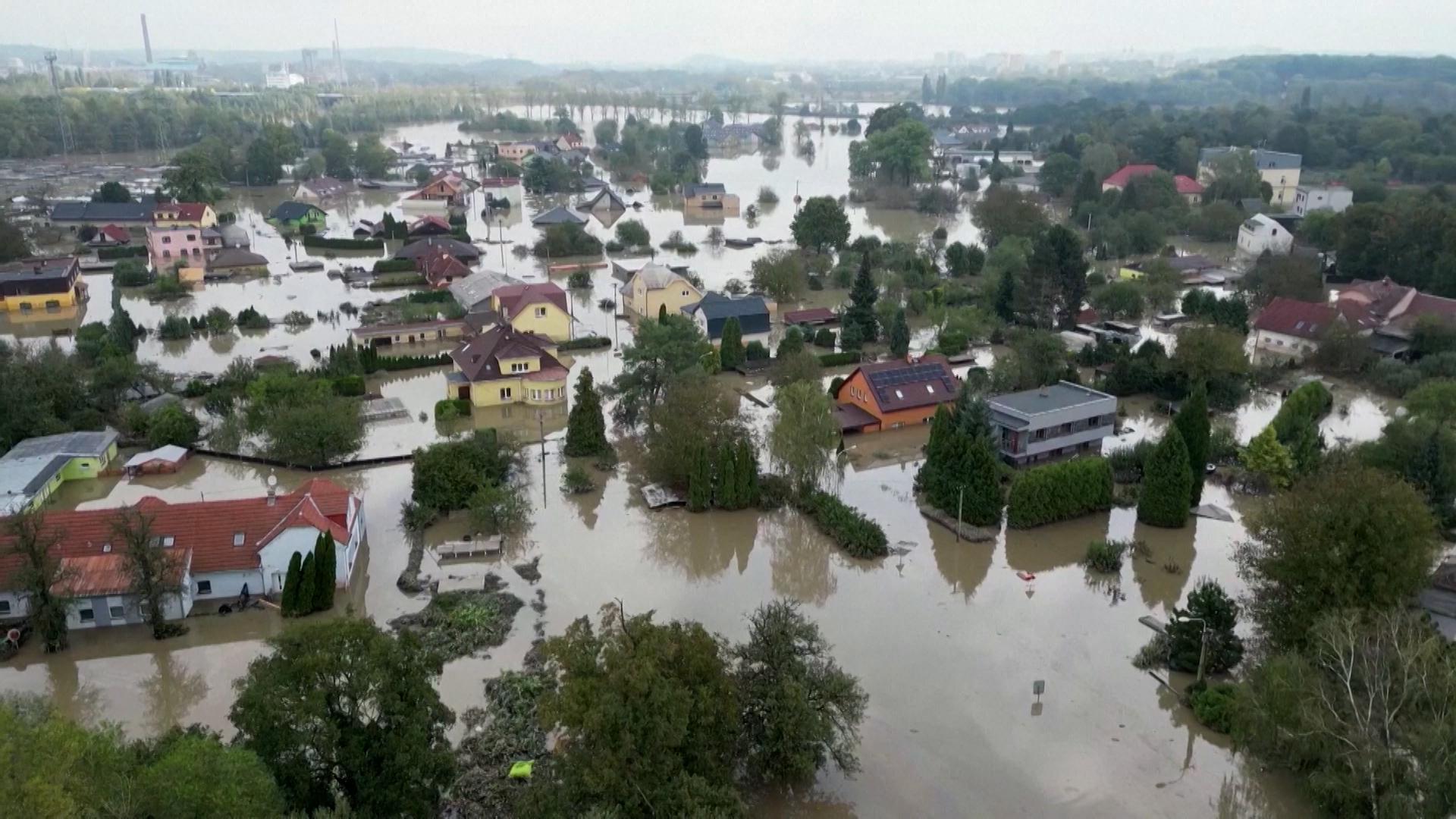 In Bayern entspannt sich die Hochwasserlage - anders sieht es weiter in Österreich und Polen aus.