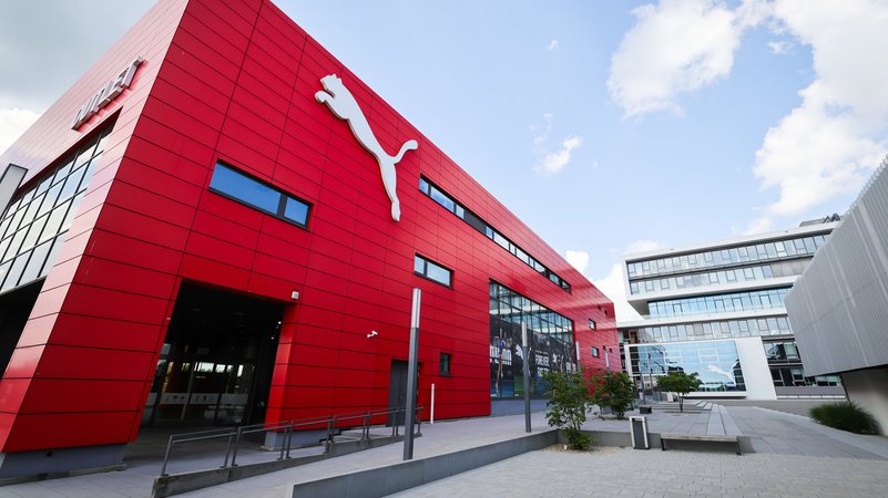 Die Firmenzentrale des Sportartikelherstellers Puma in Herzogenaurach. | Bild: dpa-Bildfunk/Christian Charisius Die Firmenzentrale des Sportartikelherstellers Puma in Herzogenaurach.