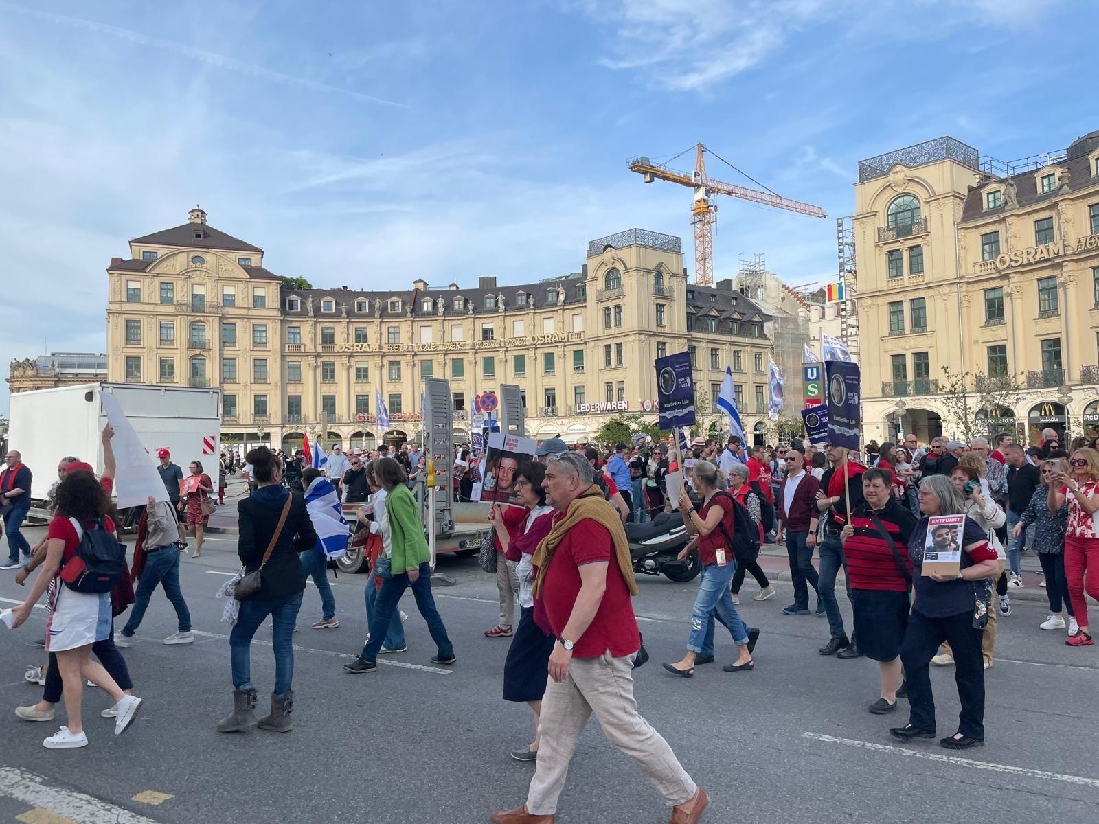 Tausende Solidarisieren Sich In München Mit Israel | BR24