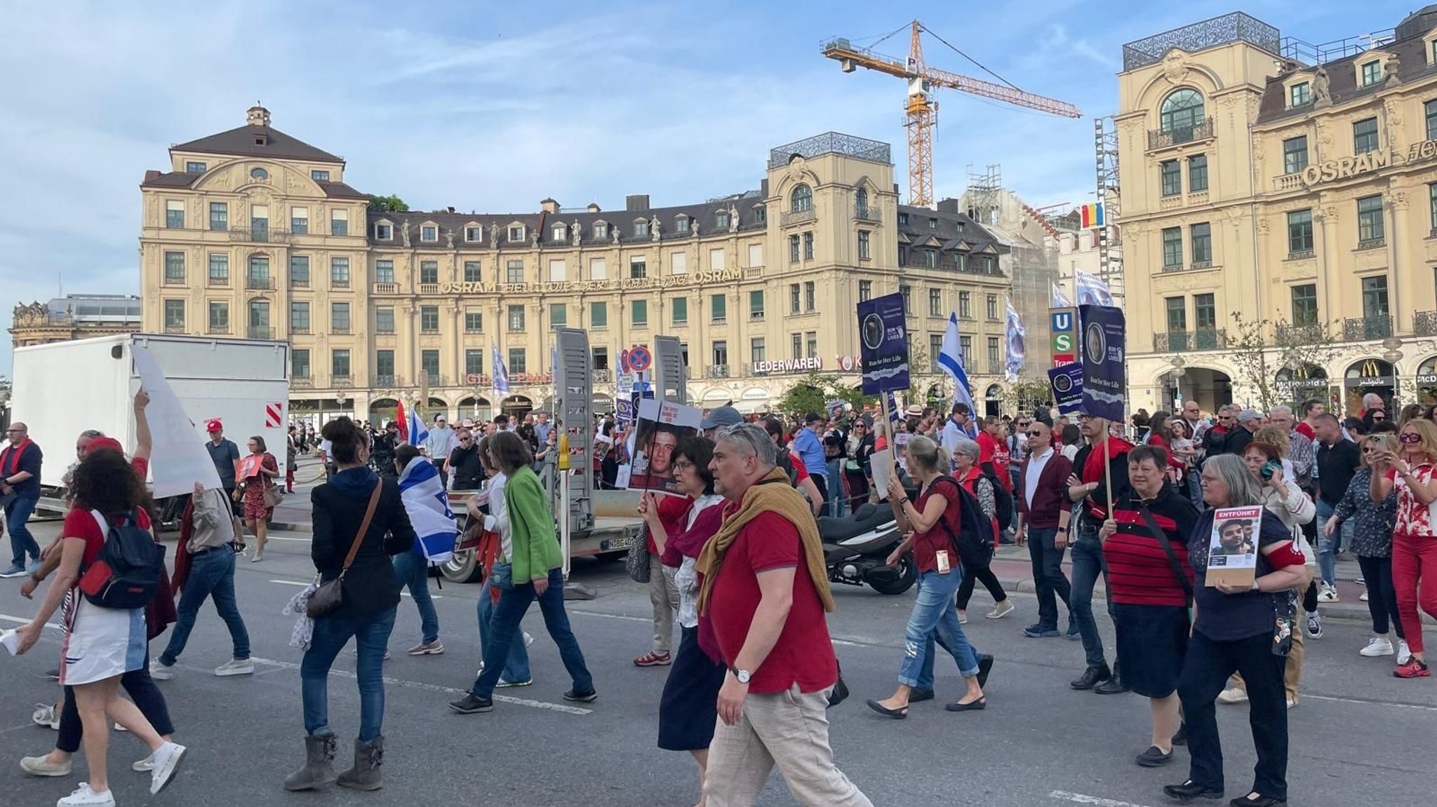 Beim "Run for their Lives" am Münchner Stachus