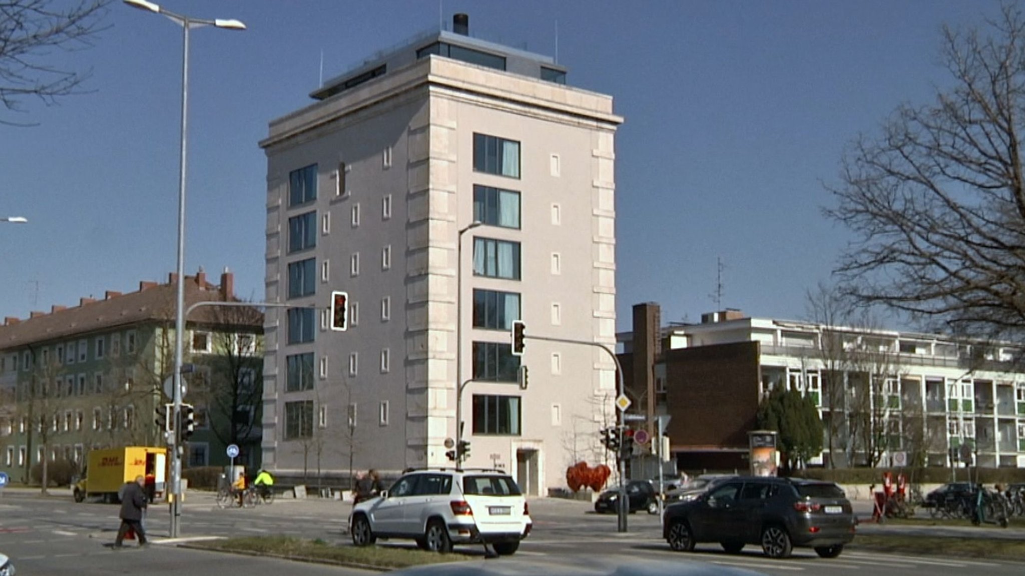 Ein ehemaliger Luftschutzbunker im Münchner Norden - inzwischen zum Wohnhaus umgebaut.