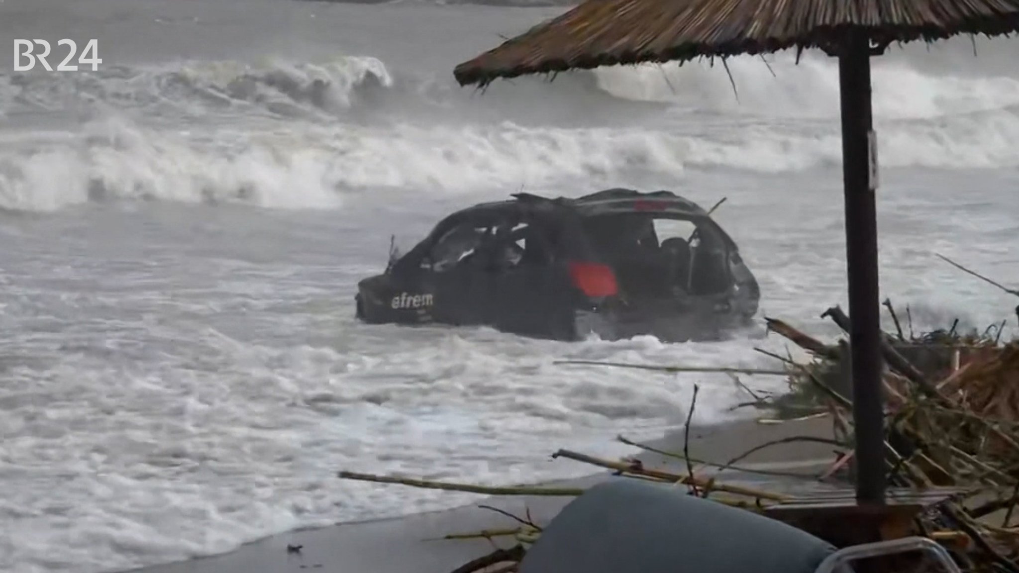 Heftige Unwetter haben auf der griechischen Urlaubsinsel Rhodos ein Todesopfer gefordert. | Bild: BR Heftige Unwetter haben auf der griechischen Urlaubsinsel Rhodos ein Todesopfer gefordert.