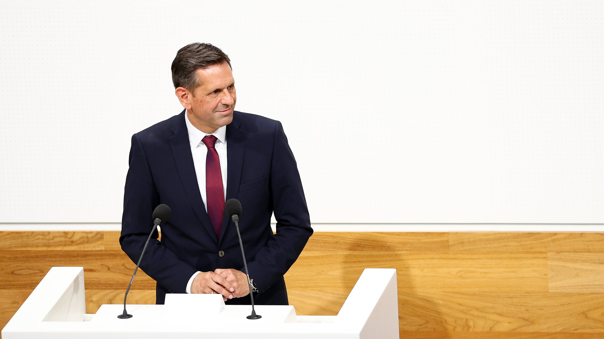 Olaf Lies (SPD) spricht nach seiner Wahl zum Ministerpräsidenten im niedersächsischen Landtag.