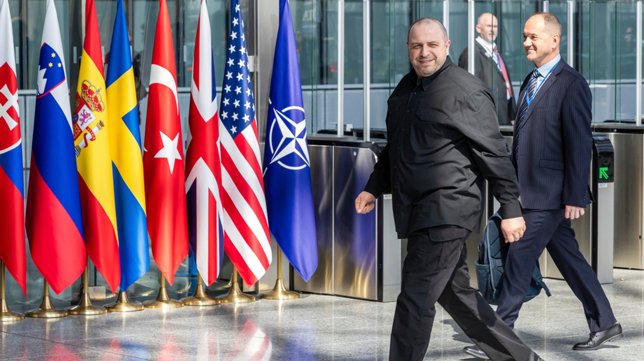 10.04.2025, Belgien, Brüssel: Der ukrainische Verteidigungsminister Rustem Umerow trifft im NATO-Hauptquartier zum Treffen der Verteidigungsminister der Mitgliedsstaaten der sogenannten Koalition der Willigen ein. 