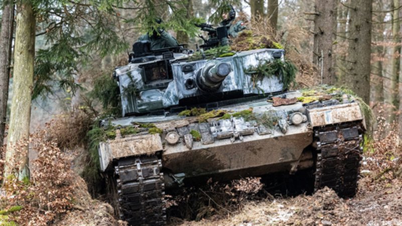 Ein polnischer Leopard 2-Panzer am 27.01.2022 auf dem Truppenübungsplatz Hohenfels 