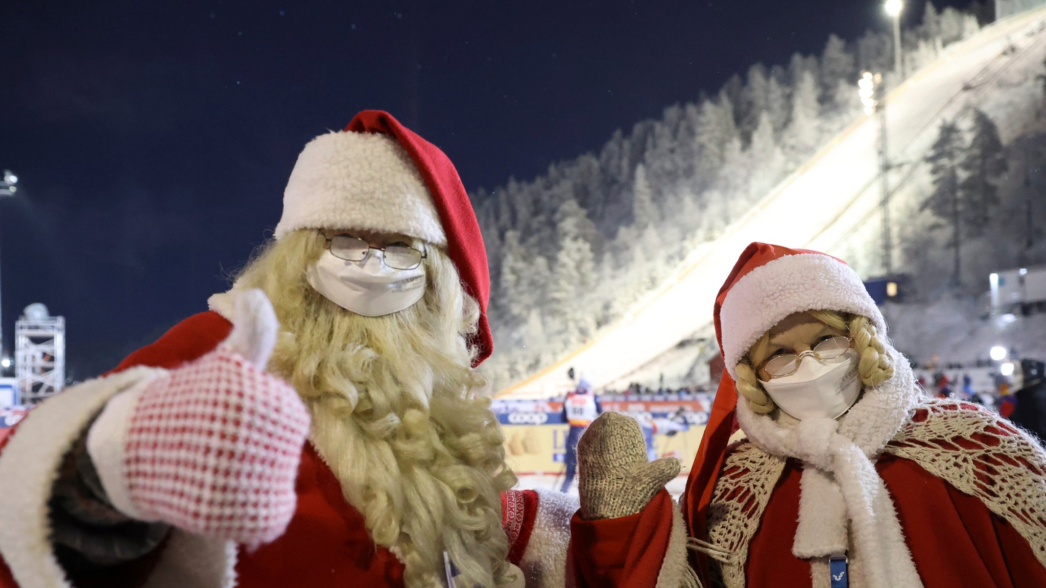 Als Nikolaus verkleidete Finnen in Ruka