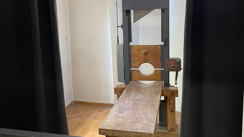 Eine NS-Guillotine, die im Strafvollzugsmuseum Ludwigsburg ausgestellt wird. Fotos der Münchner Guillotine gibt das Bayerische Nationalmuseum nur gegen Gebühr frei. | Bild: BR/Ulrich Trebbin Eine NS-Guillotine, die im Strafvollzugsmuseum Ludwigsburg ausgestellt wird. Fotos der Münchner Guillotine gibt das Bayerische Nationalmuseum nur gegen Gebühr frei.