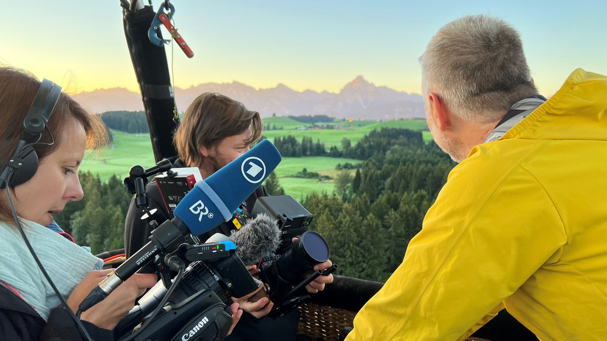 Einzigartige Alpenüberquerung: Fahrrad fahren im Heißluftballon