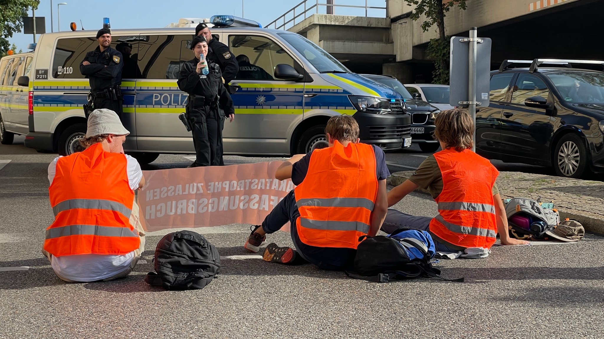 "Letzte Generation": Polizei räumt Verkehrsblockaden in München