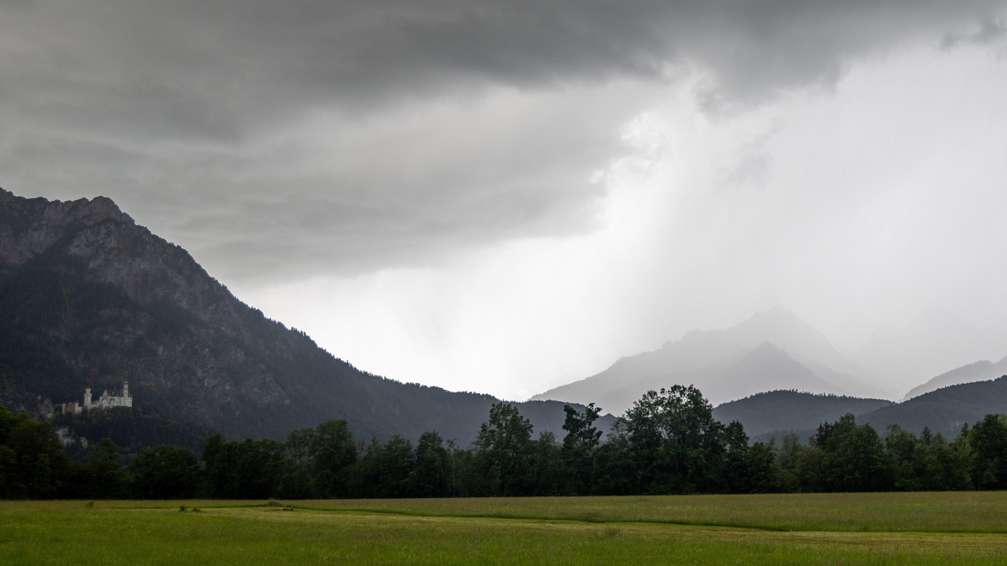 Die Sommerhitze macht Pause: Regen und Gewitter im Süden Bayerns