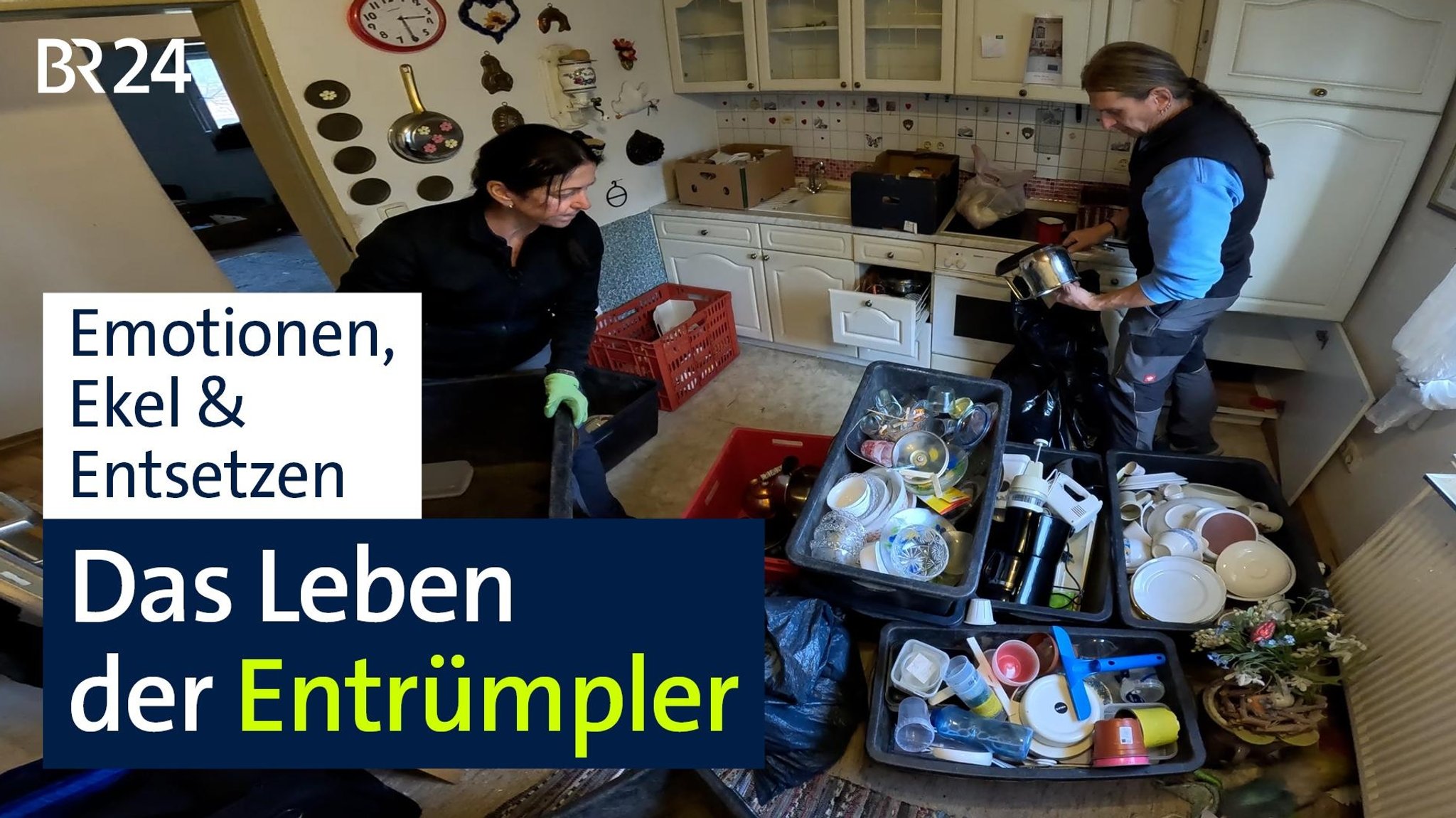 Die Entrümpler Michaela und Andreas bei der Arbeit. | Bild: BR Die Entrümpler Michaela und Andreas bei der Arbeit.