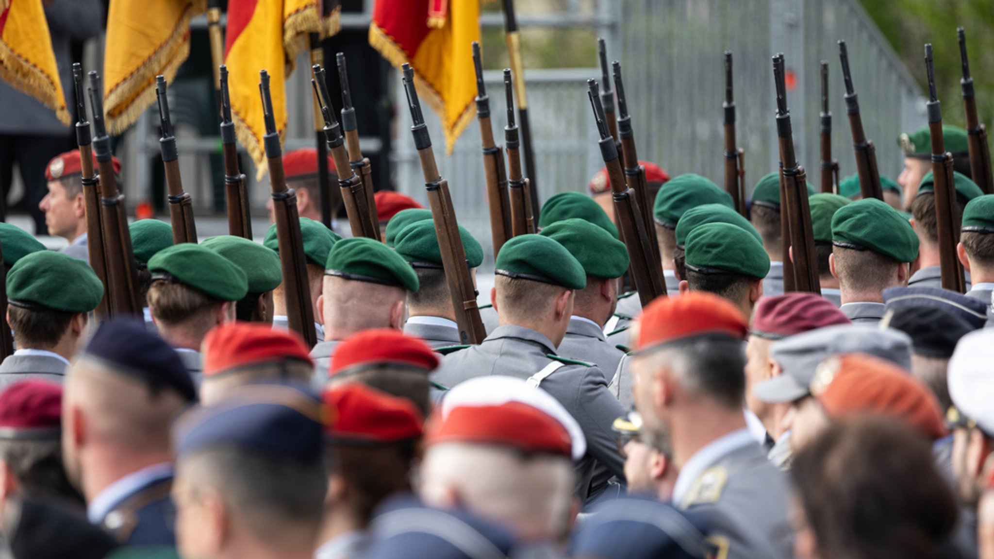 Klingbeil: Keine Rückkehr zu "alter Wehrpflicht"